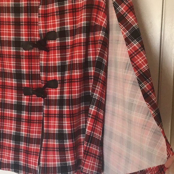 🏵️ Donated 10/25 Plus size curve 3x red black white plaid cape coat jacket - Picture 3 of 4